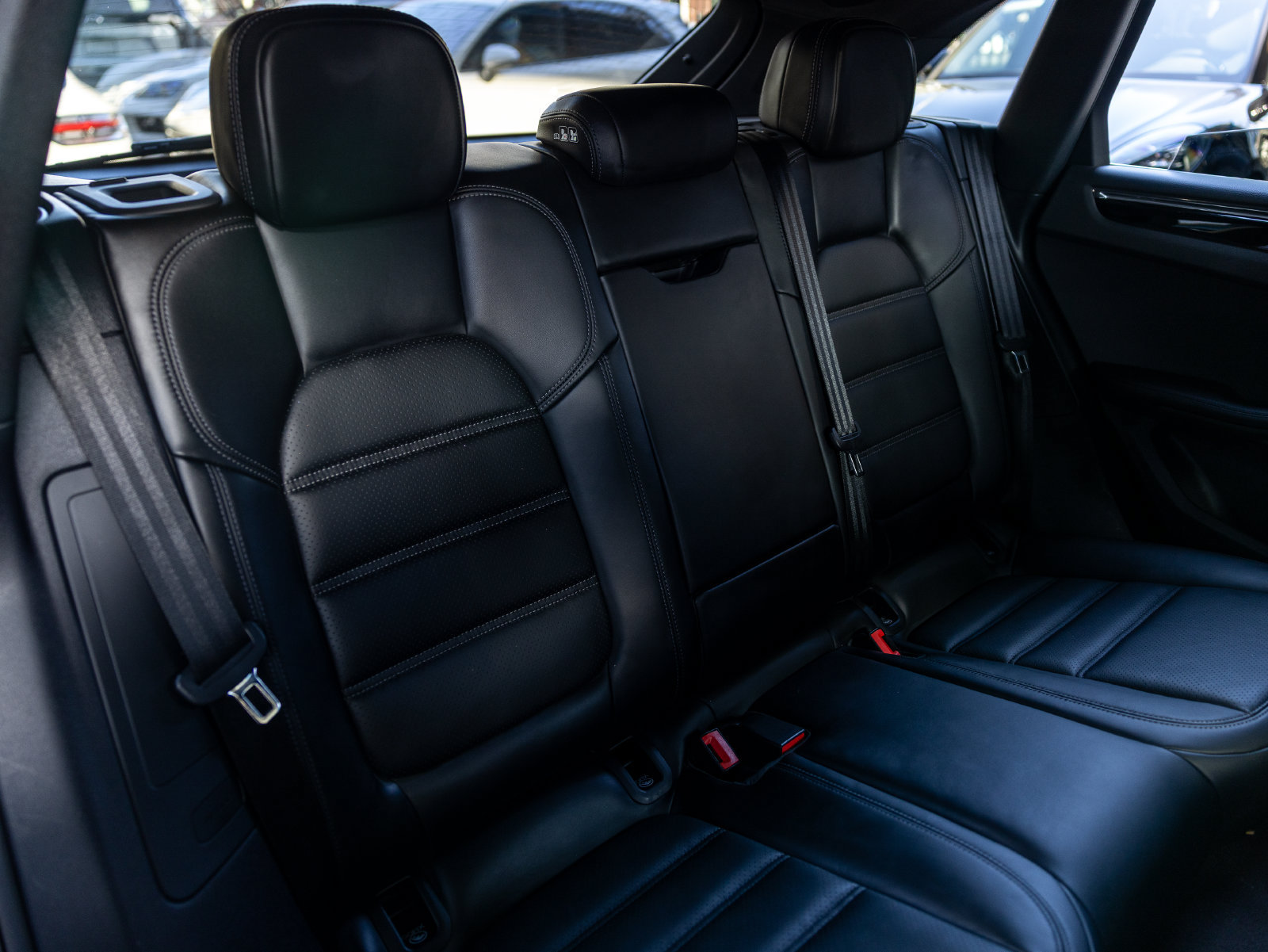Certified 2026 Porsche Macan AWD/4WD image 34