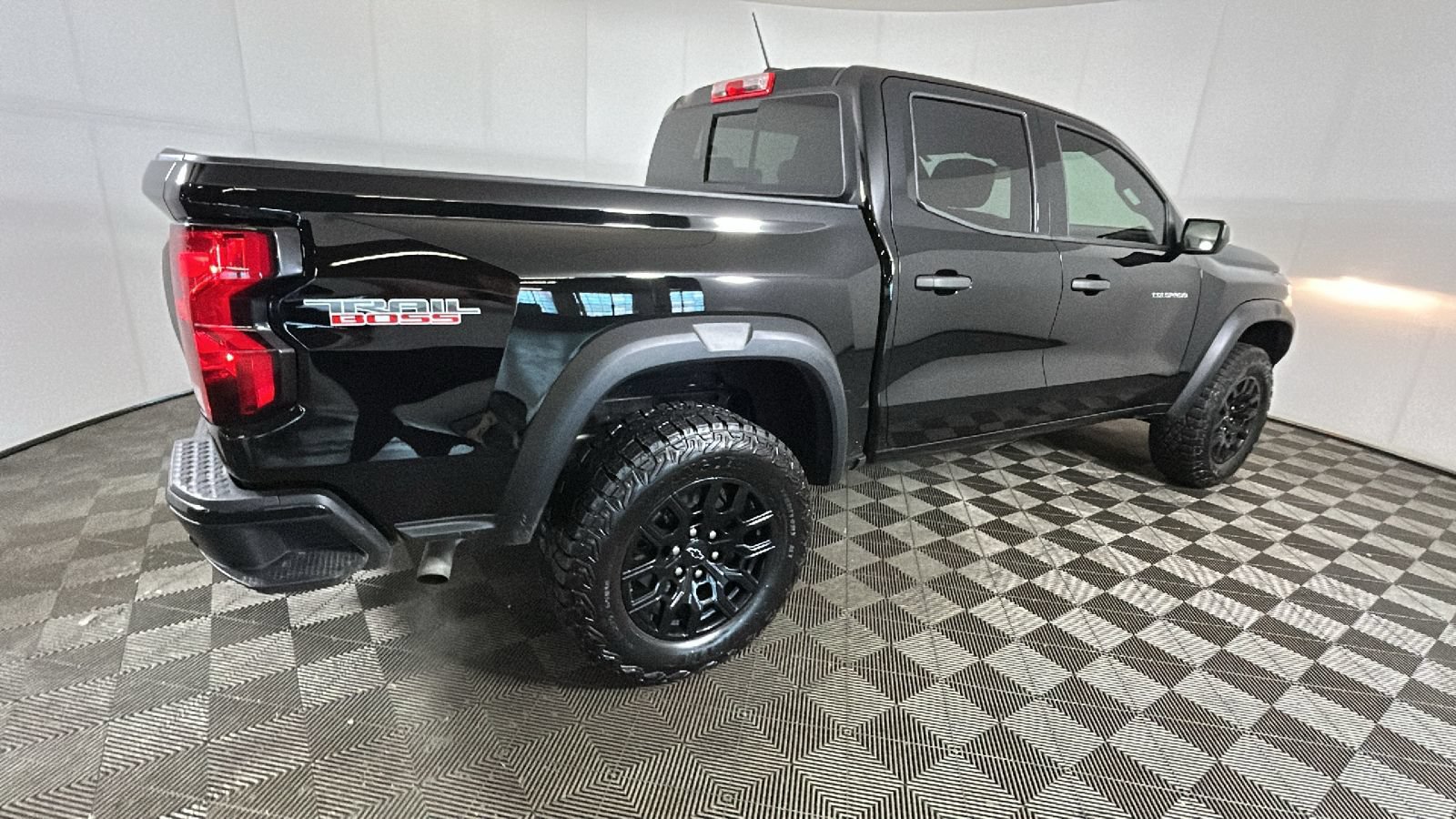 Used 2024 Chevrolet Colorado Trail Boss w/ Safety Package AWD/4WD image 3