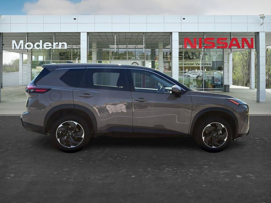Certified 2025 Nissan Rogue SV FWD image 6