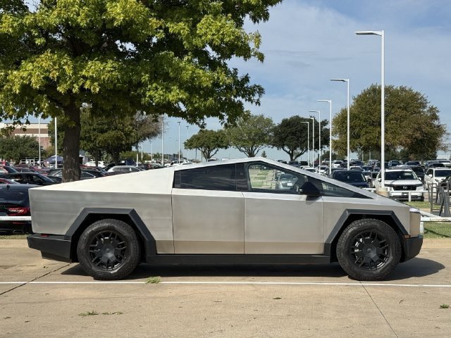 Used 2024 Tesla Cybertruck AWD Crew Cab image 3
