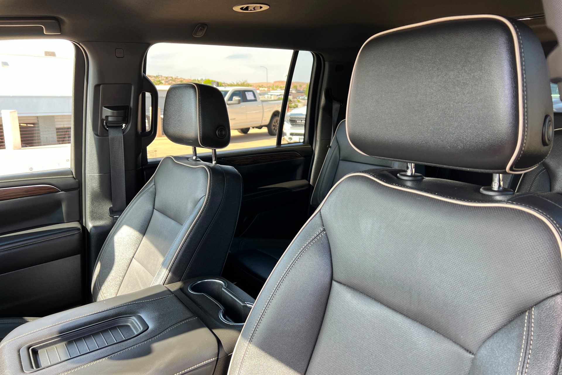 Used 2023 Chevrolet Suburban Premier AWD/4WD image 17