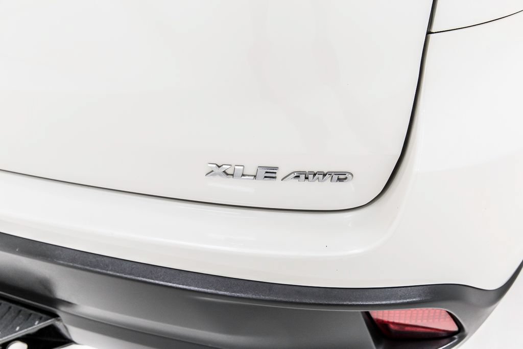 Used 2019 Toyota Highlander XLE AWD/4WD image 7