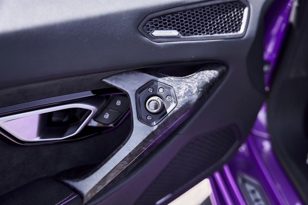 Used 2024 Lamborghini Huracan EVO image 35
