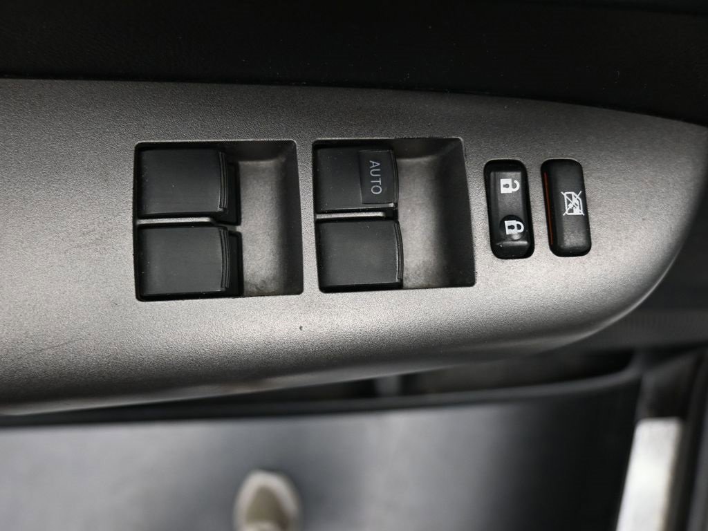 Used 2011 Toyota Tundra 4x4 CrewMax image 18