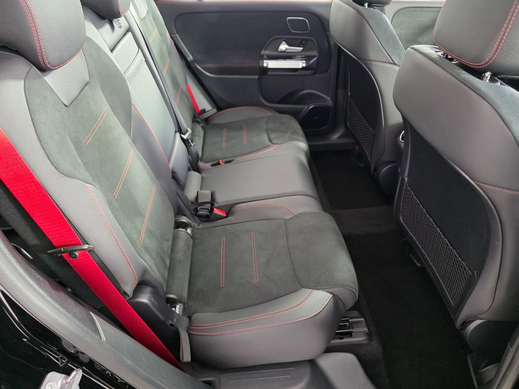 Certified 2025 Mercedes-Benz GLB 35 AMG 4MATIC image 27