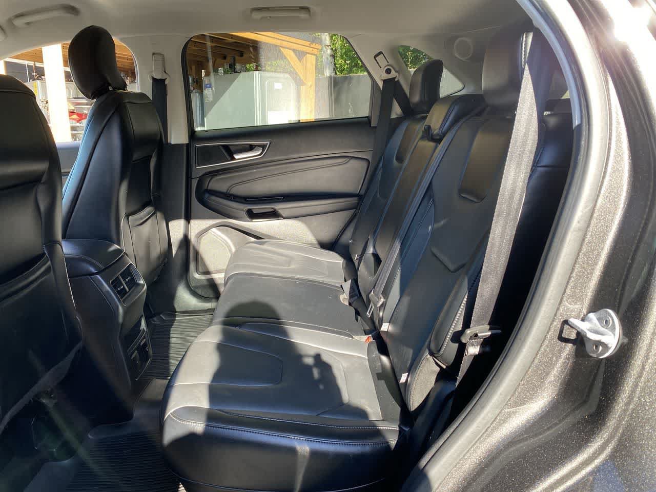 Used 2017 Ford Edge Titanium w/ Technology Package AWD/4WD image 17
