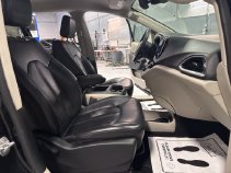 Used 2023 Chrysler Pacifica Touring-L FWD image 33