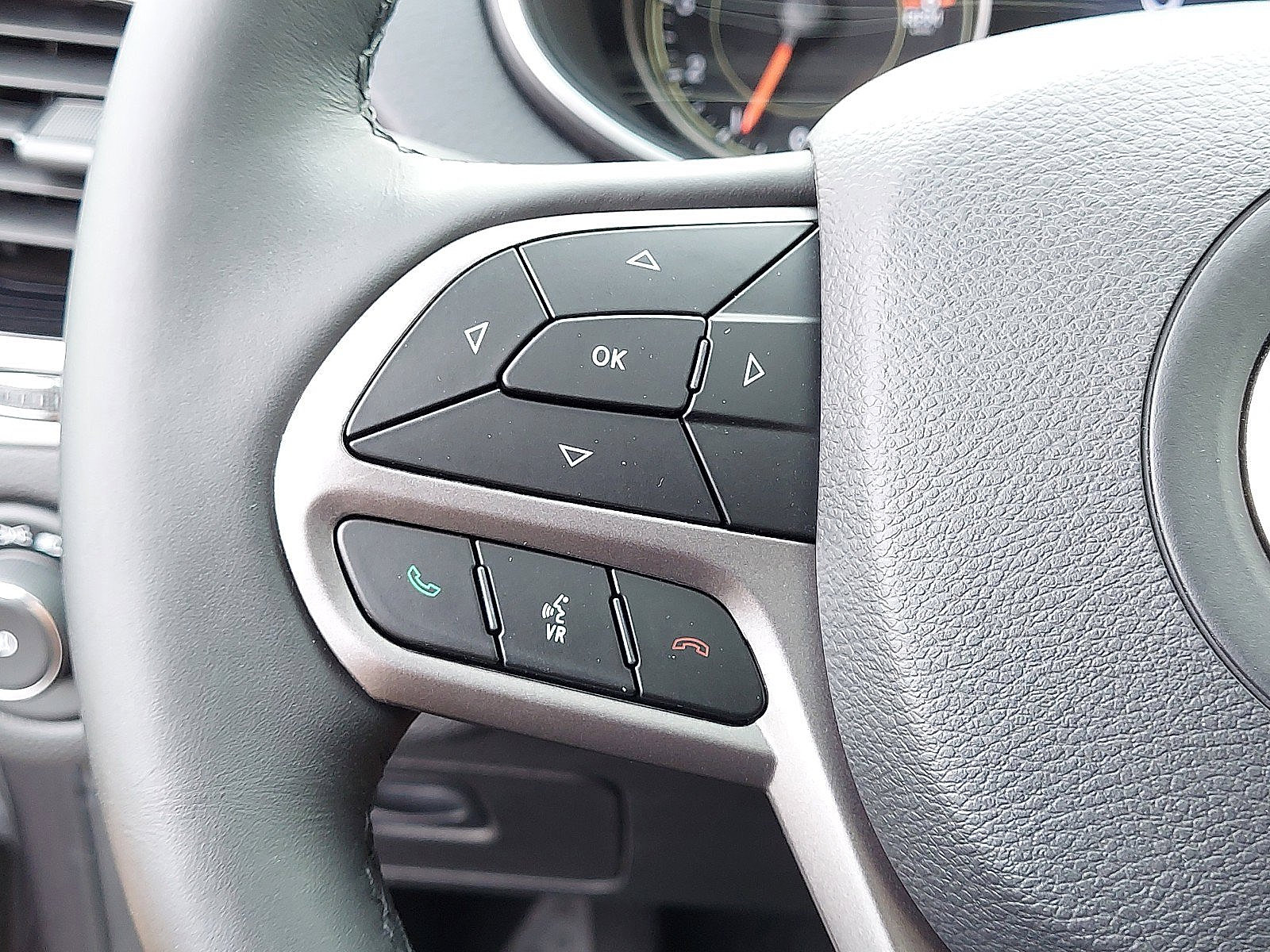 Used 2019 Jeep Cherokee Limited AWD/4WD image 22