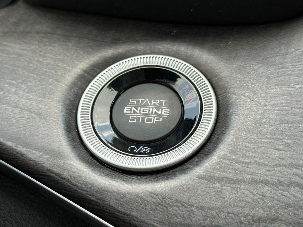 Used 2022 Jeep Grand Cherokee Overland AWD/4WD image 24