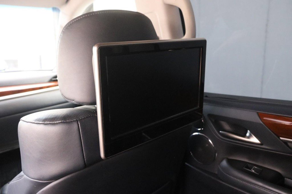 Used 2019 Lexus LX 570 4WD w/ Luxury Package image 33