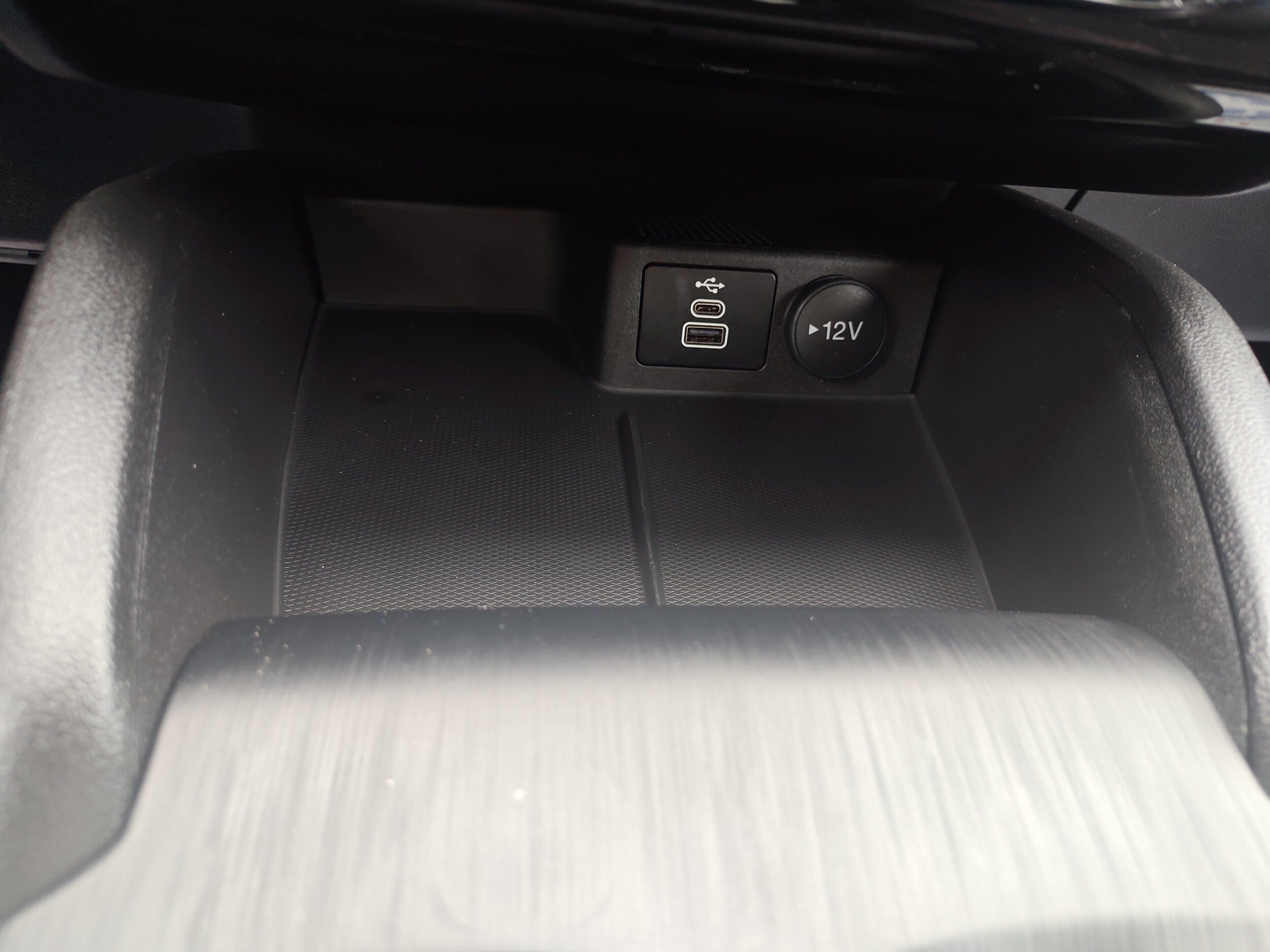 Used 2025 Ford Escape ST-Line w/ Tech Pack #1 AWD/4WD image 12