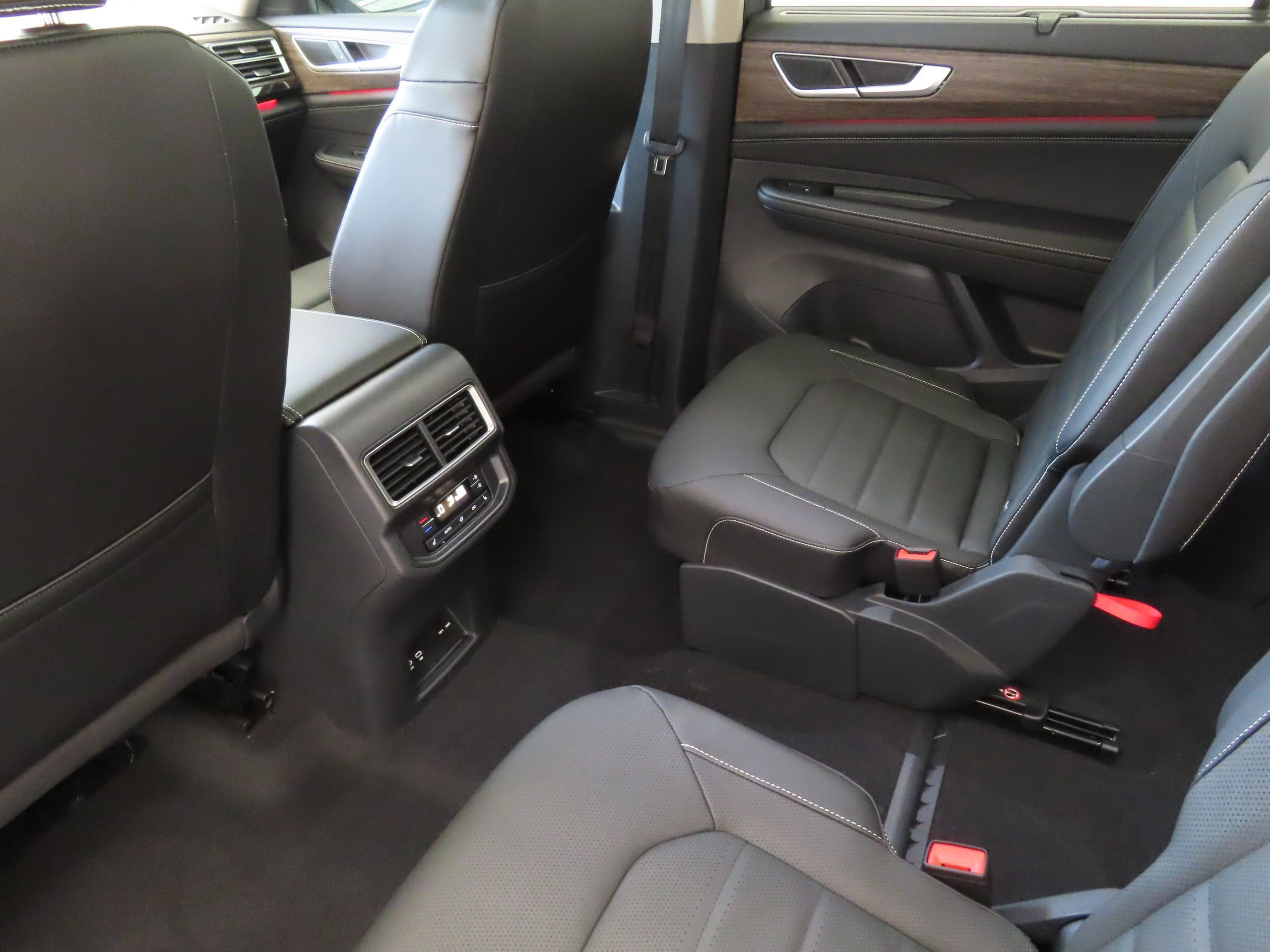 New 2025 Volkswagen Atlas SEL image 24