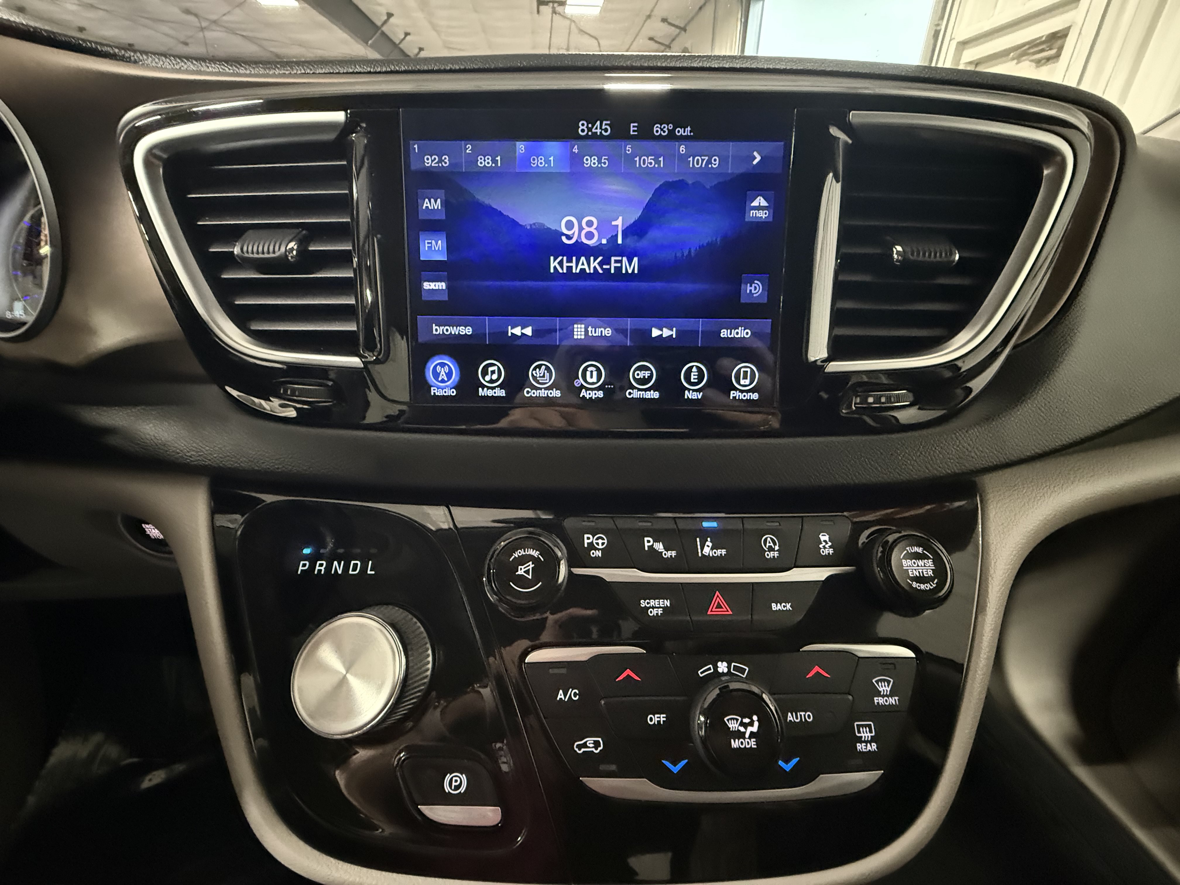 Used 2017 Chrysler Pacifica Touring-L Plus FWD image 26