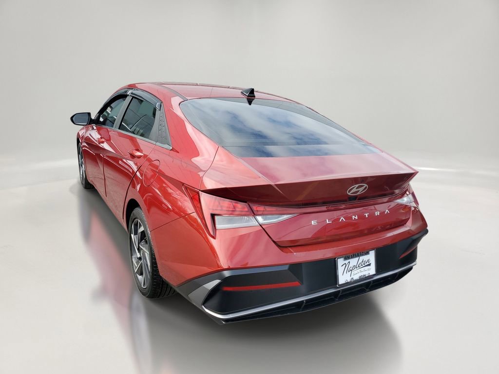 Used 2024 Hyundai Elantra SEL w/ Convenience Package FWD image 6