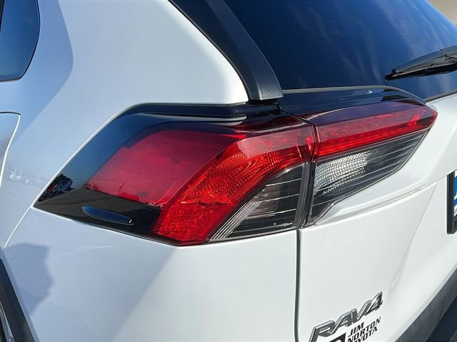Used 2020 Toyota RAV4 LE image 11