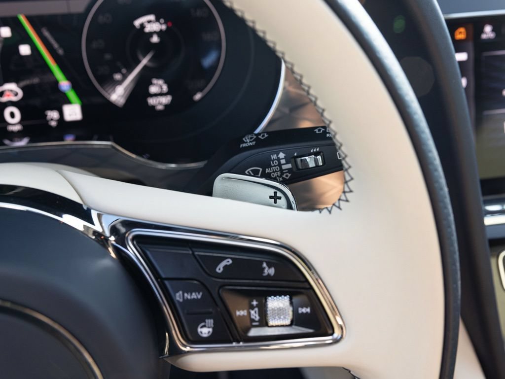 Used 2023 Bentley Bentayga AWD/4WD image 36
