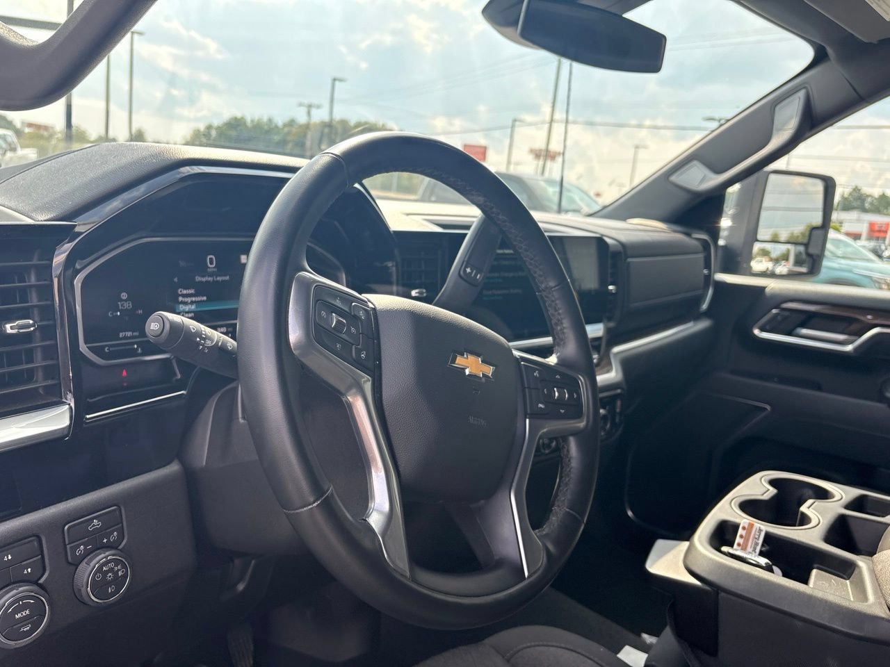 Used 2025 Chevrolet Silverado 2500 LT w/ Convenience Package AWD/4WD image 3
