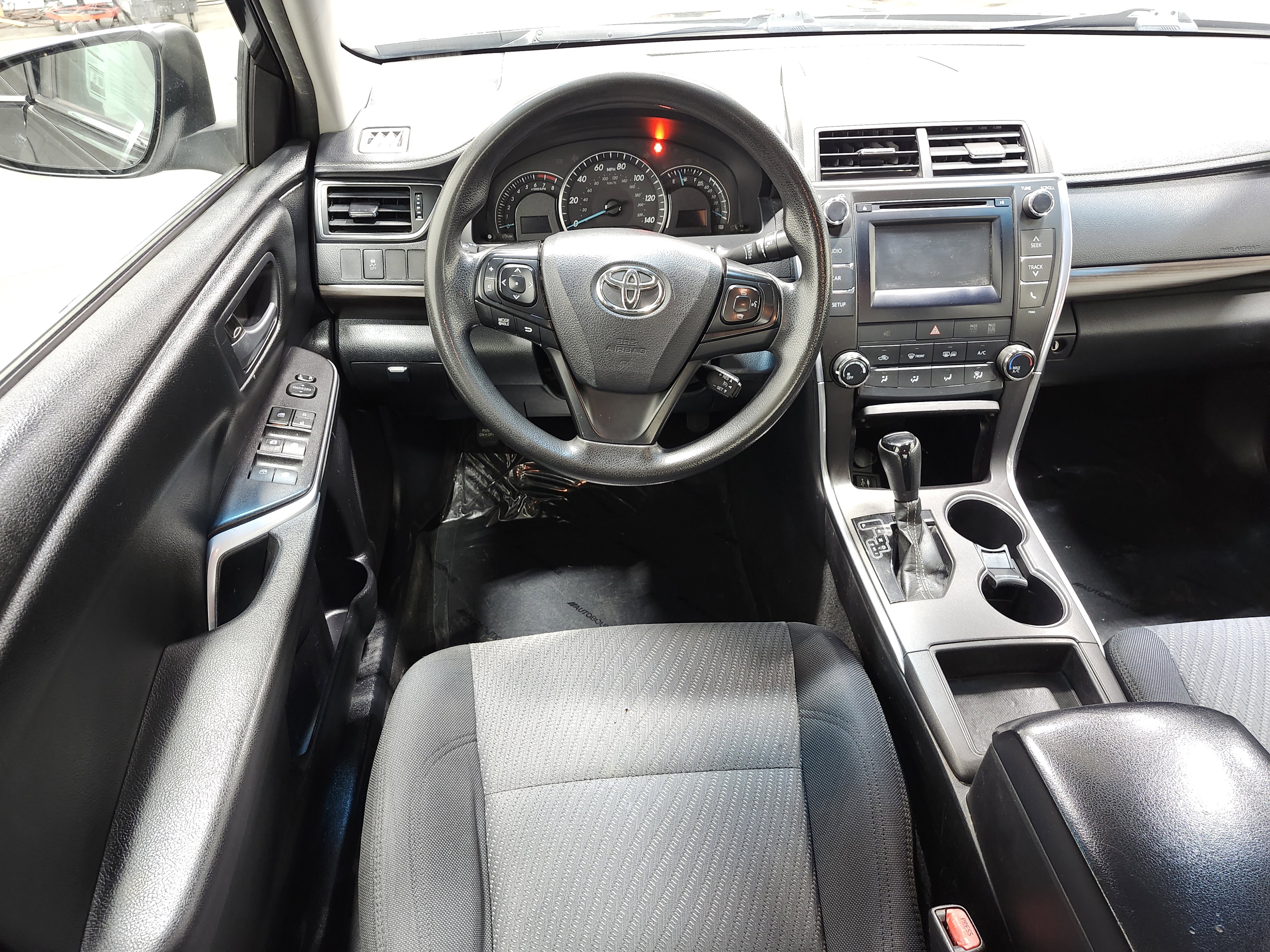 Used 2015 Toyota Camry LE image 23