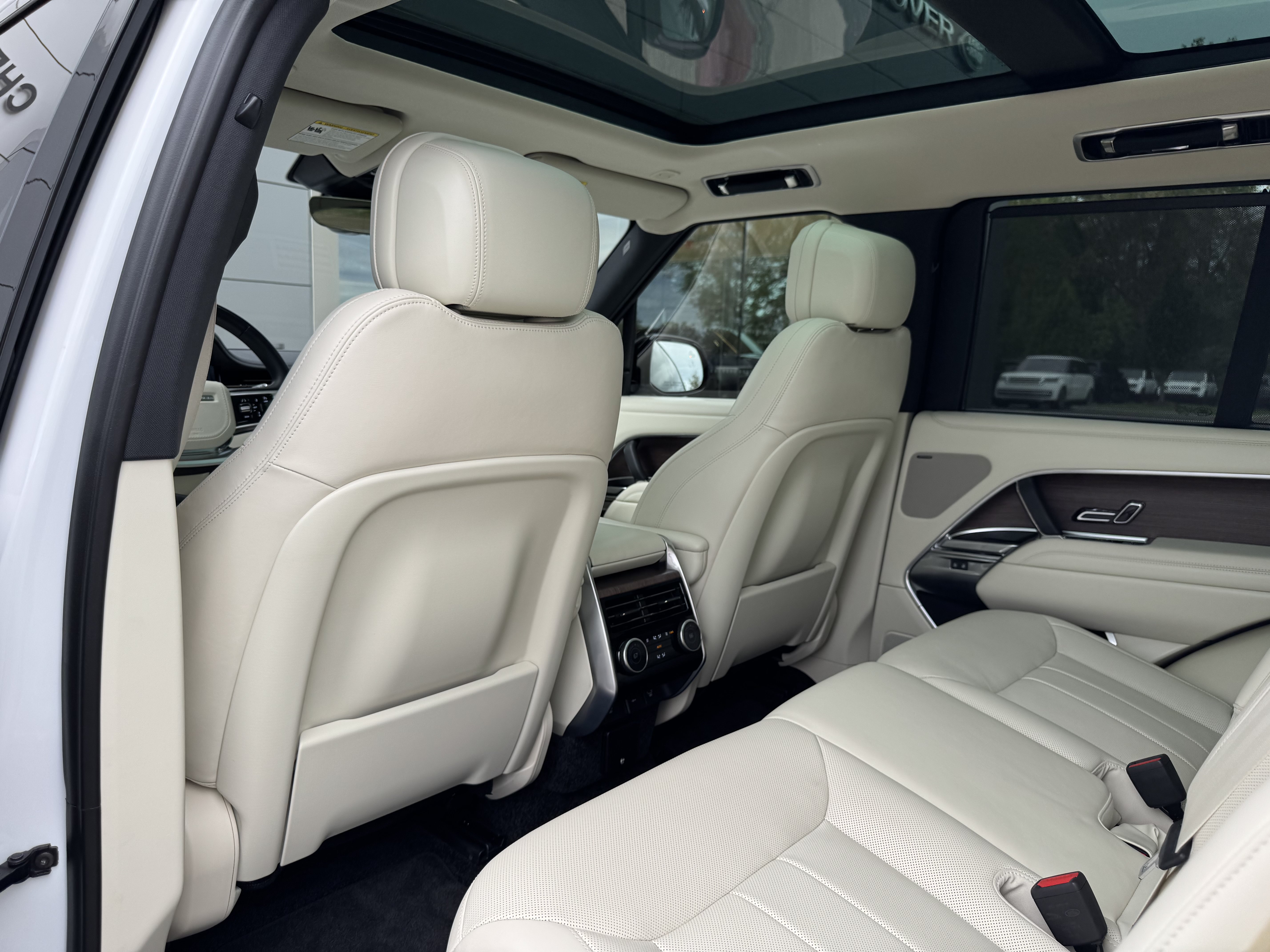 Certified 2025 Land Rover Range Rover SE AWD/4WD image 26