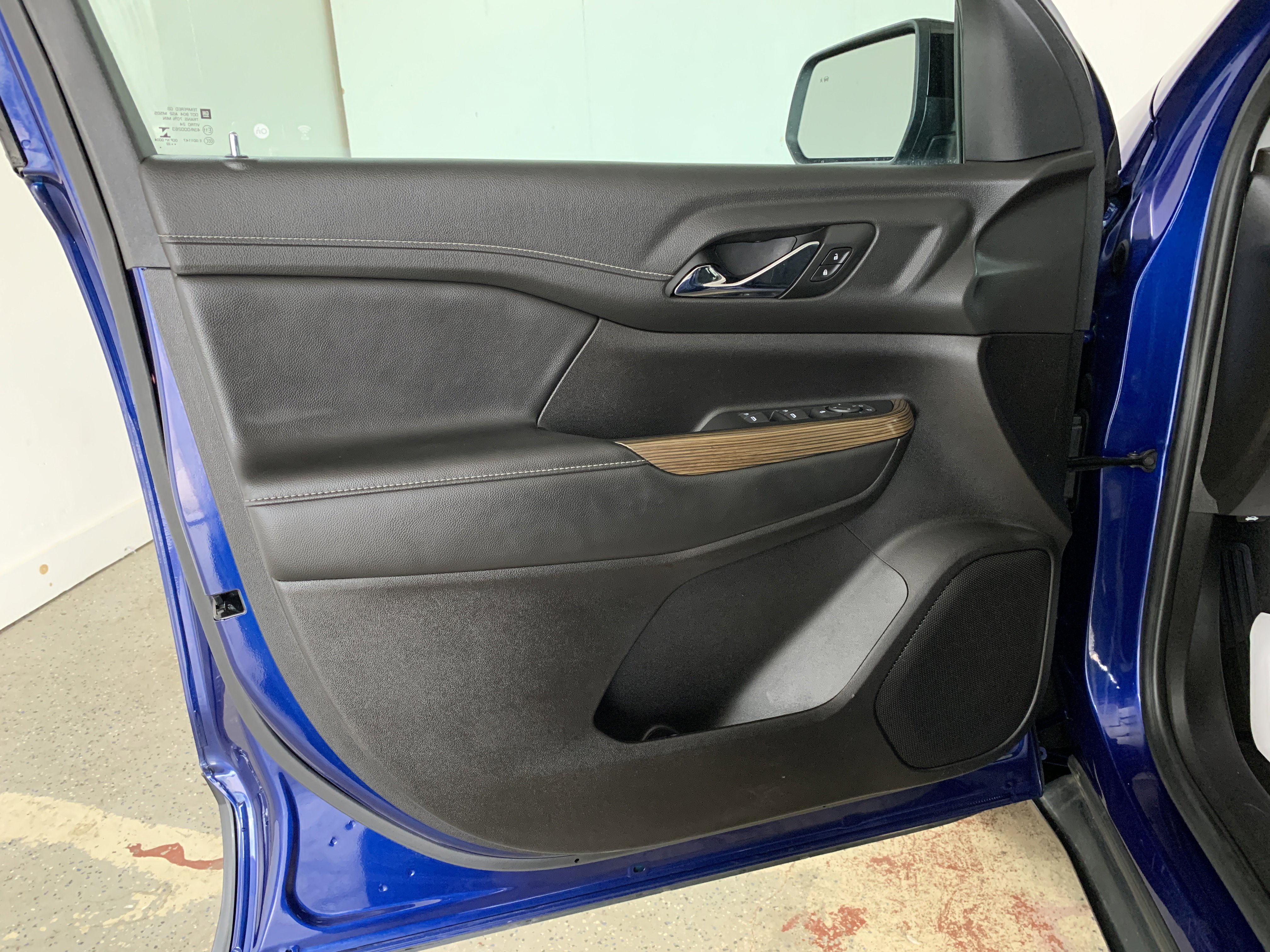 Used 2023 GMC Acadia SLE w/ Elevation Edition image 15