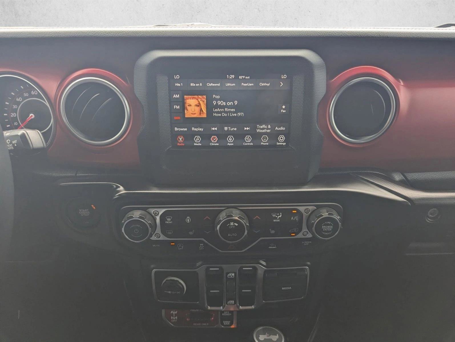 Used 2021 Jeep Wrangler Unlimited Rubicon w/ Cold Weather Group AWD/4WD image 14