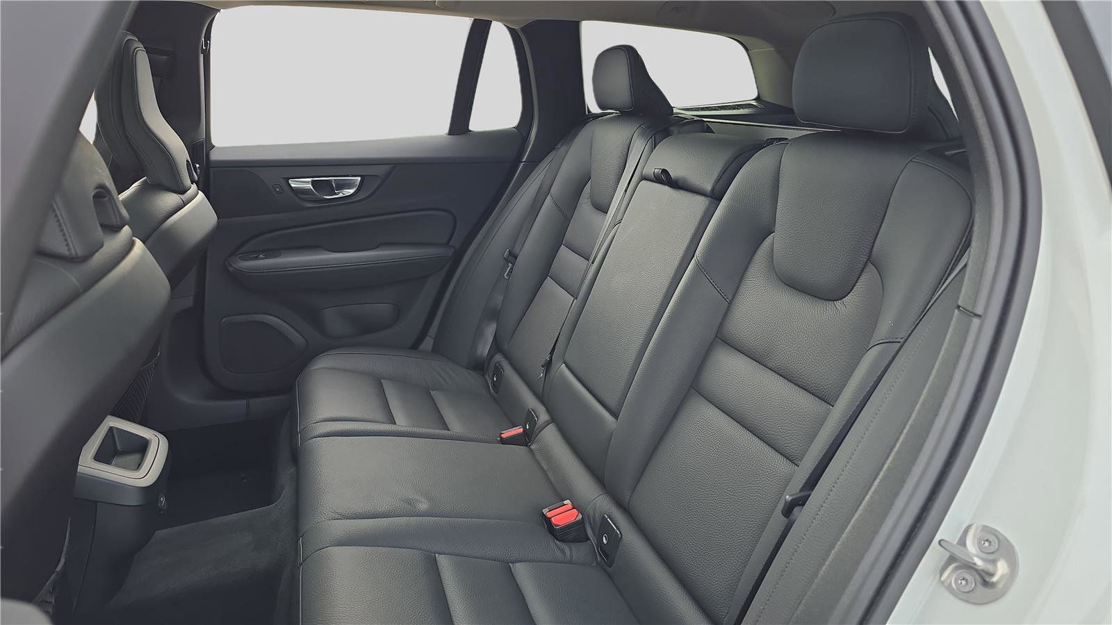 Used 2025 Volvo V60 B5 Cross Country Plus AWD/4WD image 19