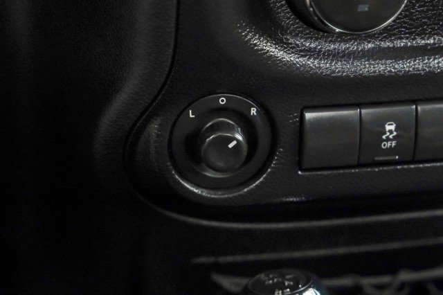 Used 2015 Jeep Wrangler Rubicon w/ Power Convenience Group image 23