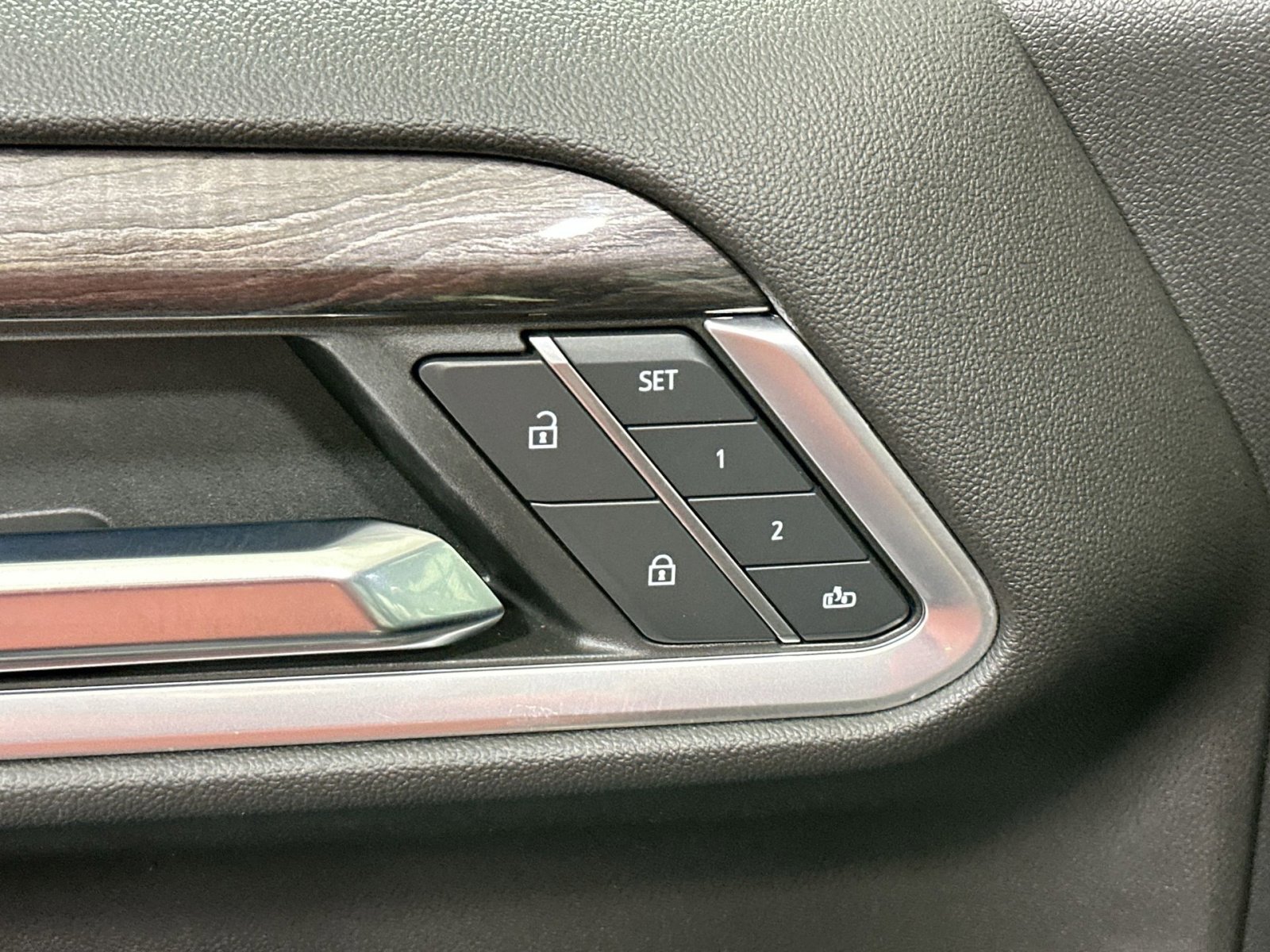 Used 2022 Chevrolet Silverado 1500 LTZ image 17