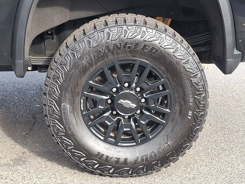 Used 2024 Chevrolet Silverado 2500 ZR2 w/ Technology Package image 7