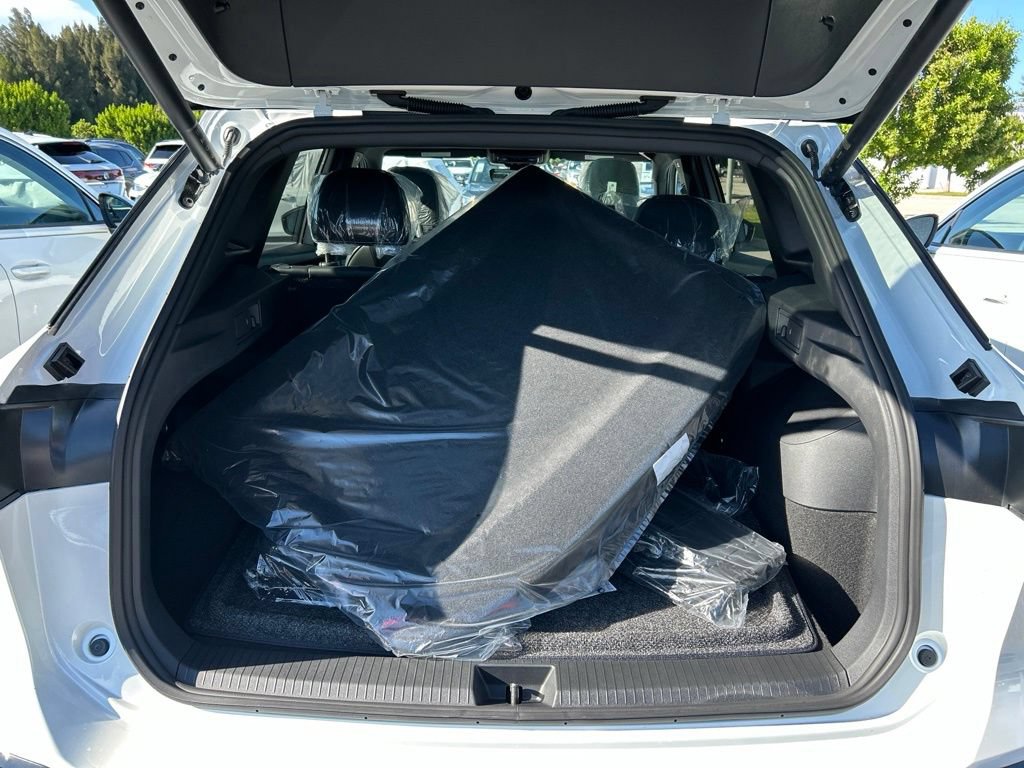 New 2026 Volkswagen Tiguan SE R-Line FWD image 52
