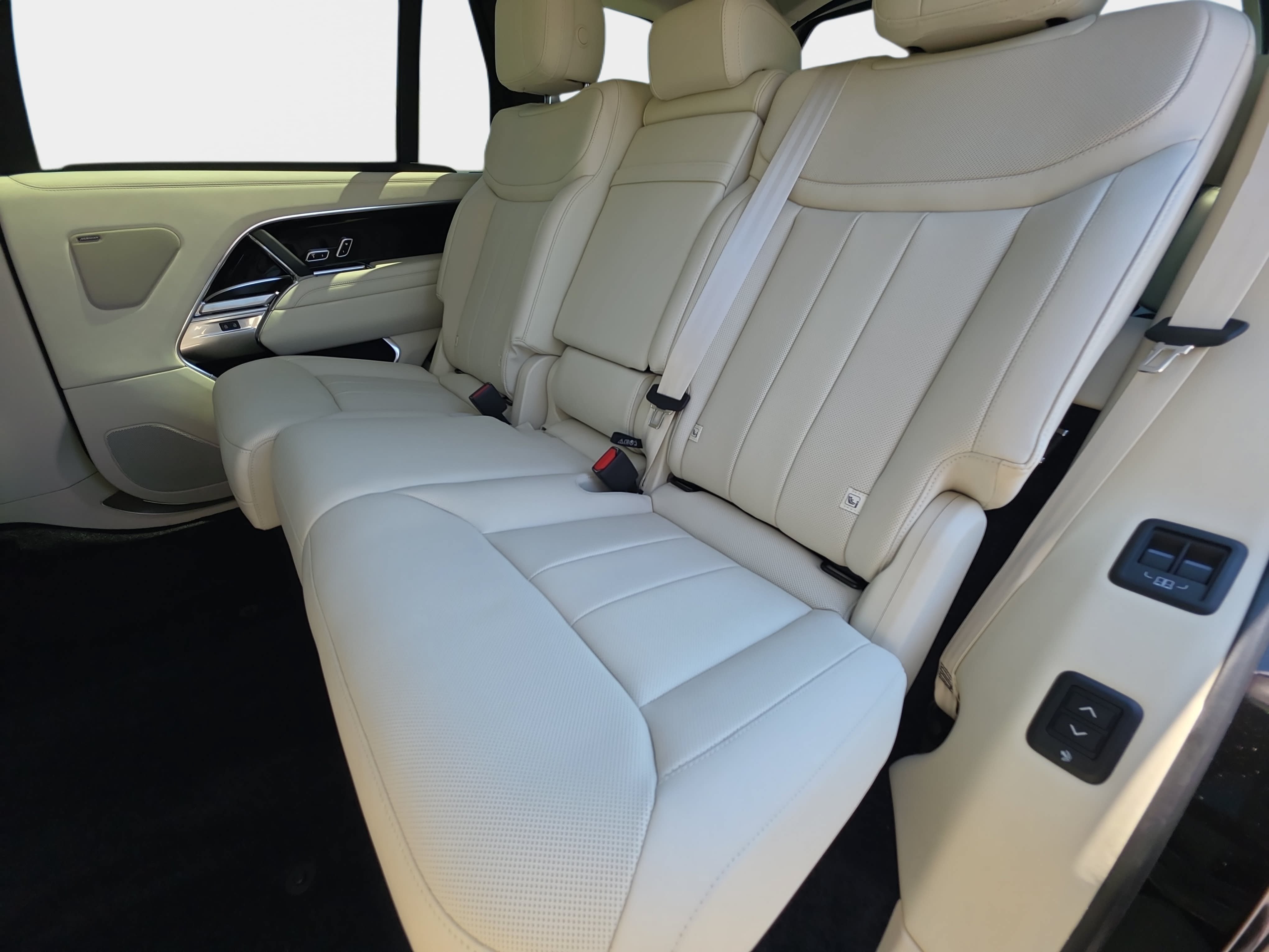 New 2026 Land Rover Range Rover Long Wheelbase SE AWD/4WD image 16