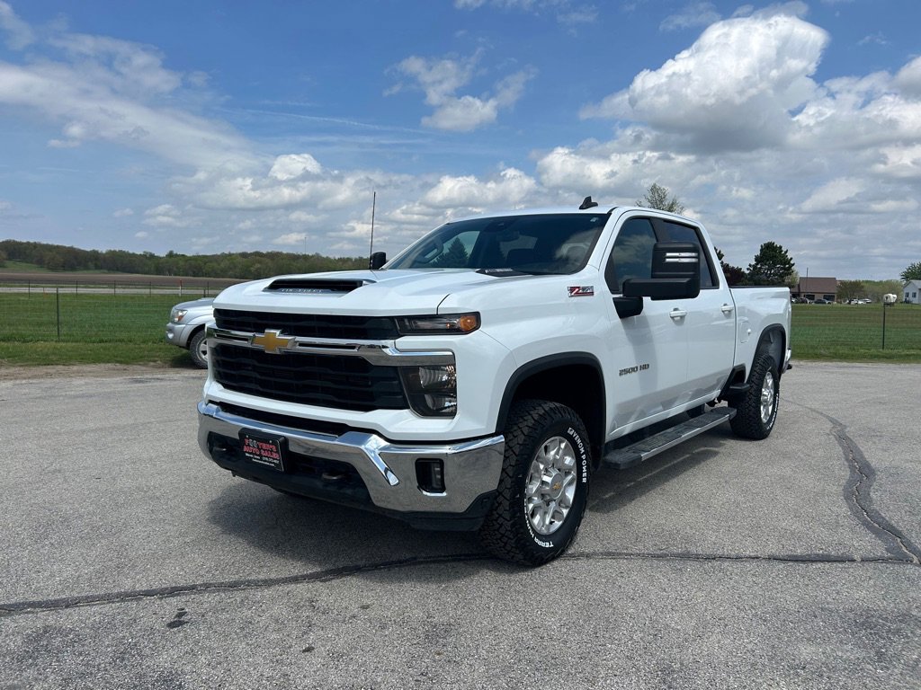 Used 2024 Chevrolet Silverado 2500 LT AWD/4WD image 1