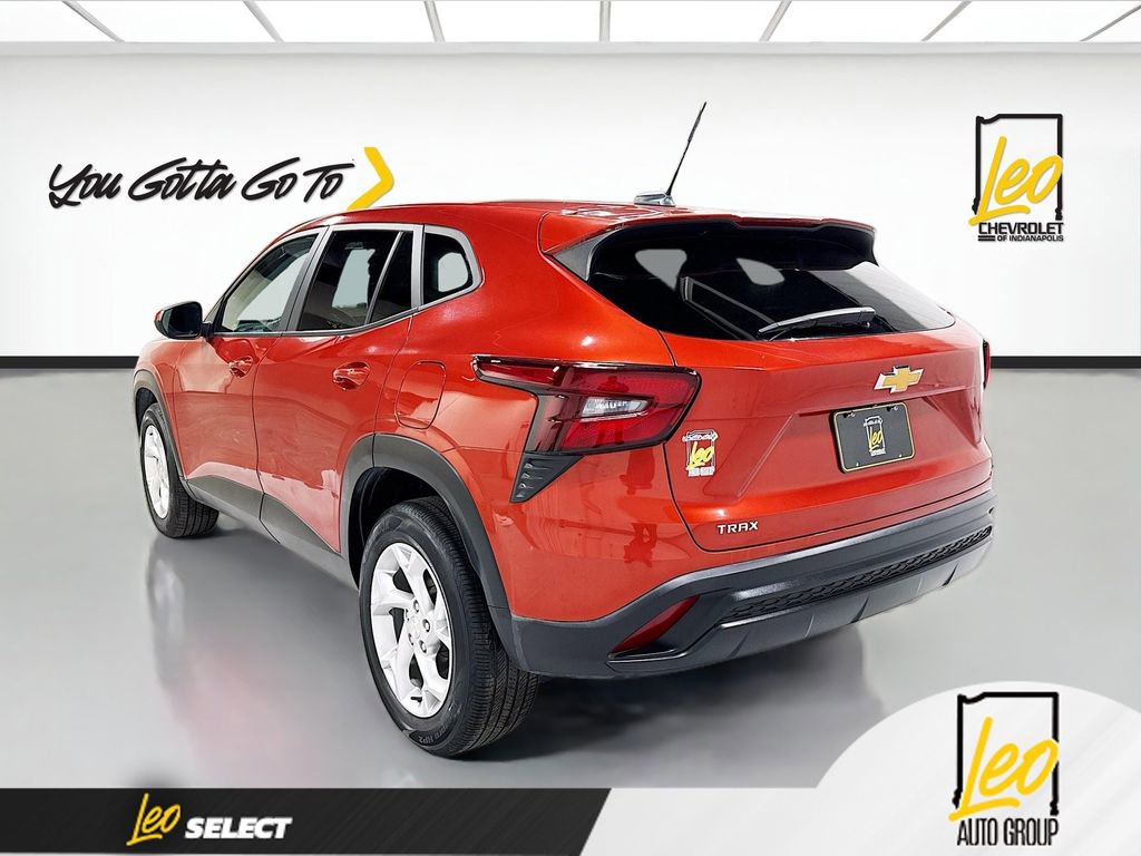 Used 2024 Chevrolet Trax LS w/ LS Convenience Package FWD image 7