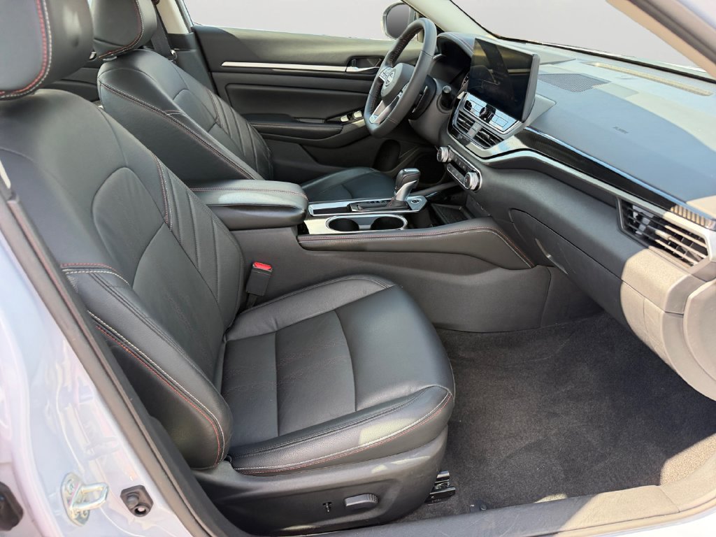 Used 2024 Nissan Altima 2.5 SR w/ SR Premium Package FWD image 8