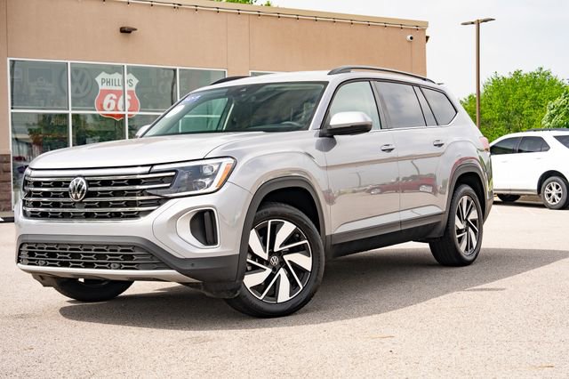 Certified 2025 Volkswagen Atlas SE FWD image 2