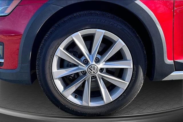 Used 2017 Volkswagen Golf Alltrack S AWD/4WD image 32