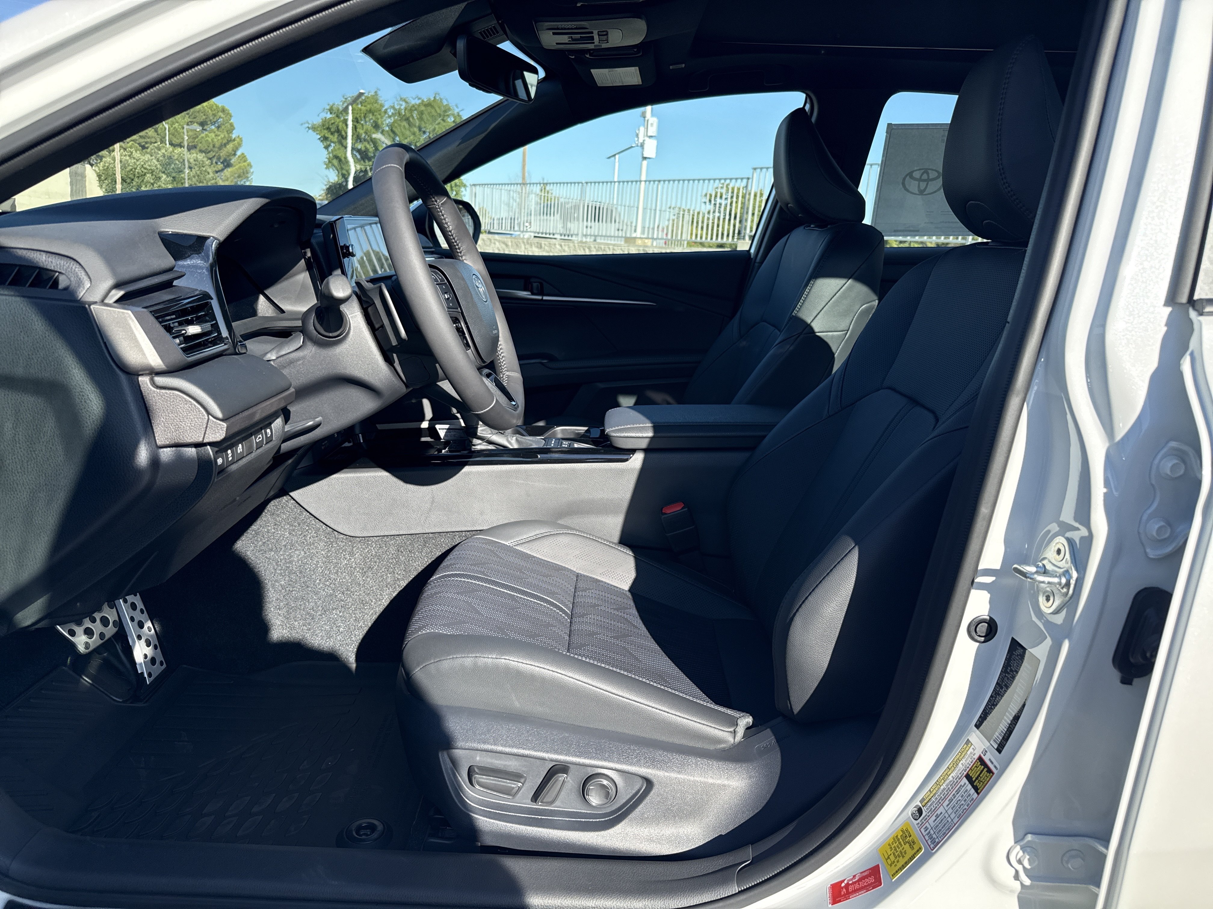 New 2026 Toyota Camry Hybrid FWD image 10