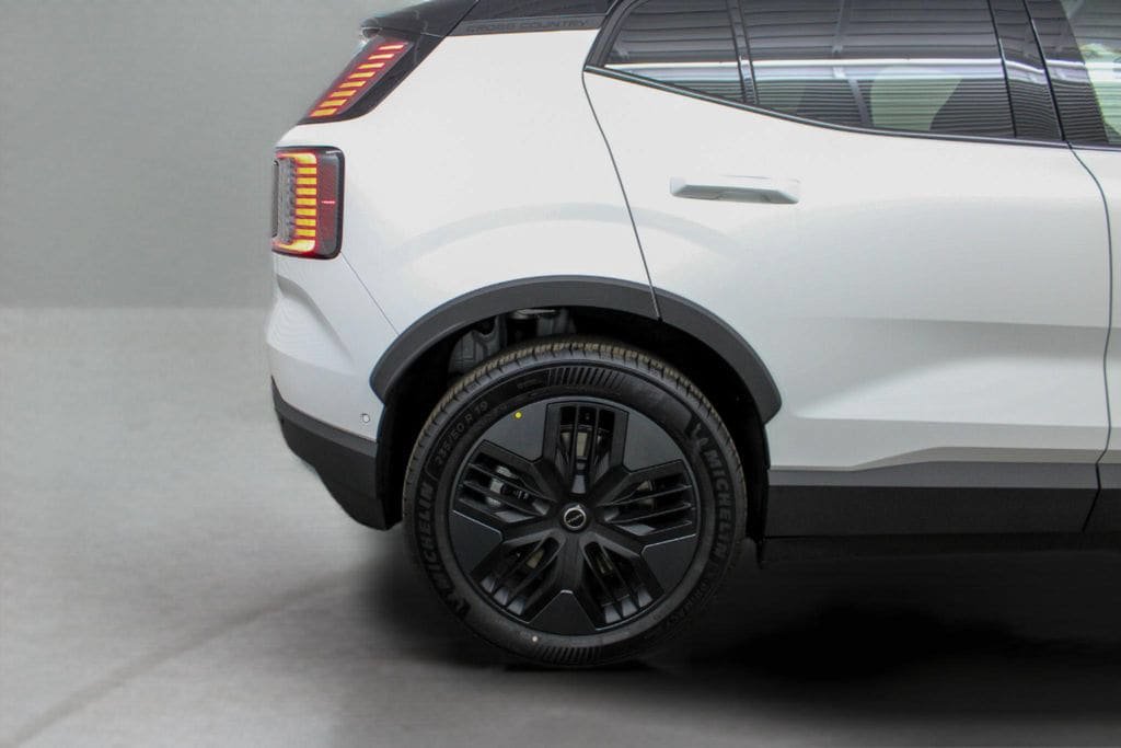 New 2026 Volvo EX30 Cross Country Ultra w/ Protection Package Premier AWD/4WD image 30