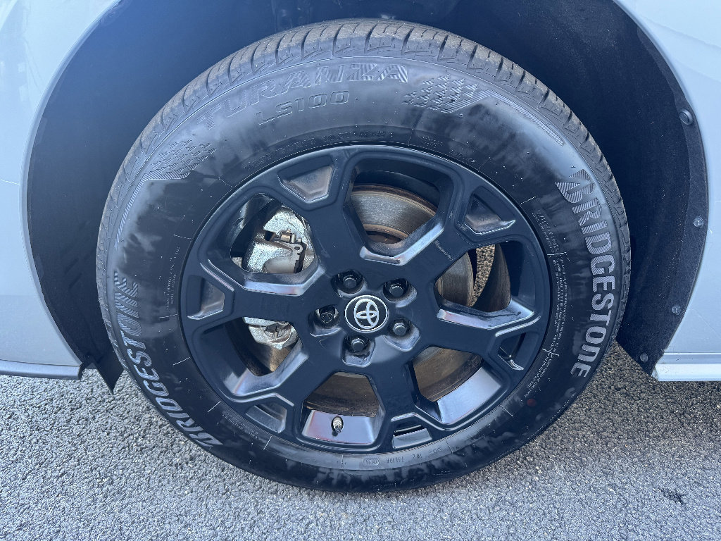 Used 2025 Toyota Sienna XLE Woodland Edition image 29