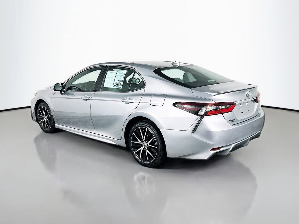 Used 2023 Toyota Camry SE image 5