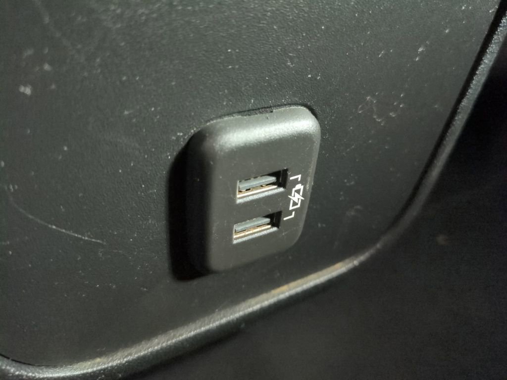 Used 2020 Chevrolet Equinox LT w/ Driver Convenience Package image 17