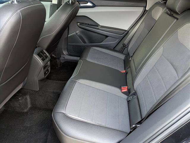 Used 2024 Volkswagen Taos SE FWD image 18