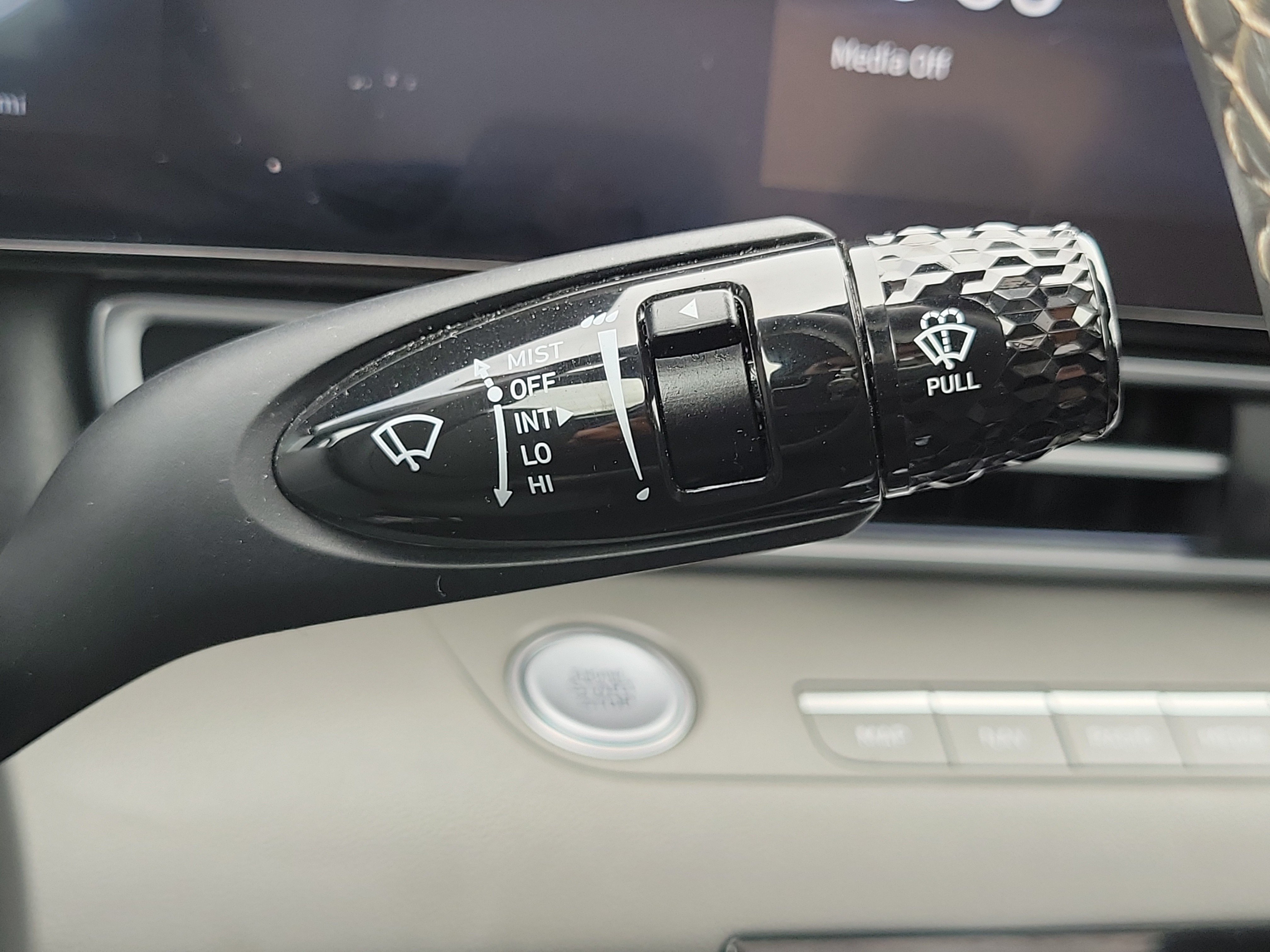 Used 2025 Hyundai Elantra SEL FWD image 25