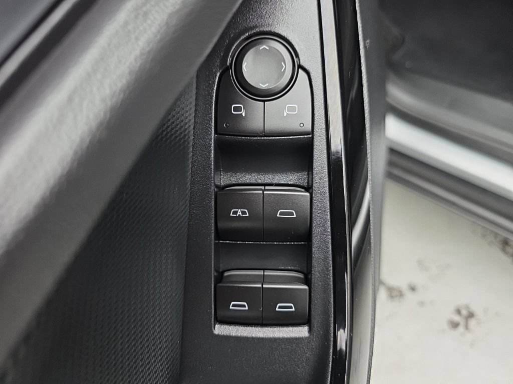 Used 2026 Chevrolet Equinox LT AWD/4WD image 21