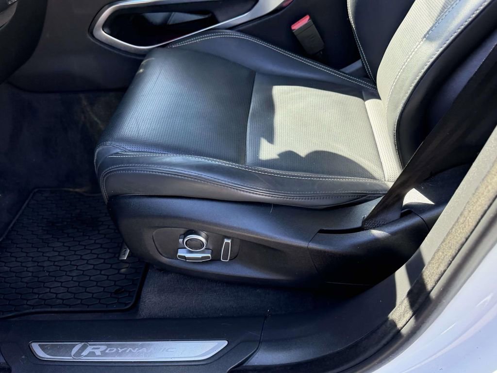 Used 2023 Jaguar F-PACE R-Dynamic S image 17