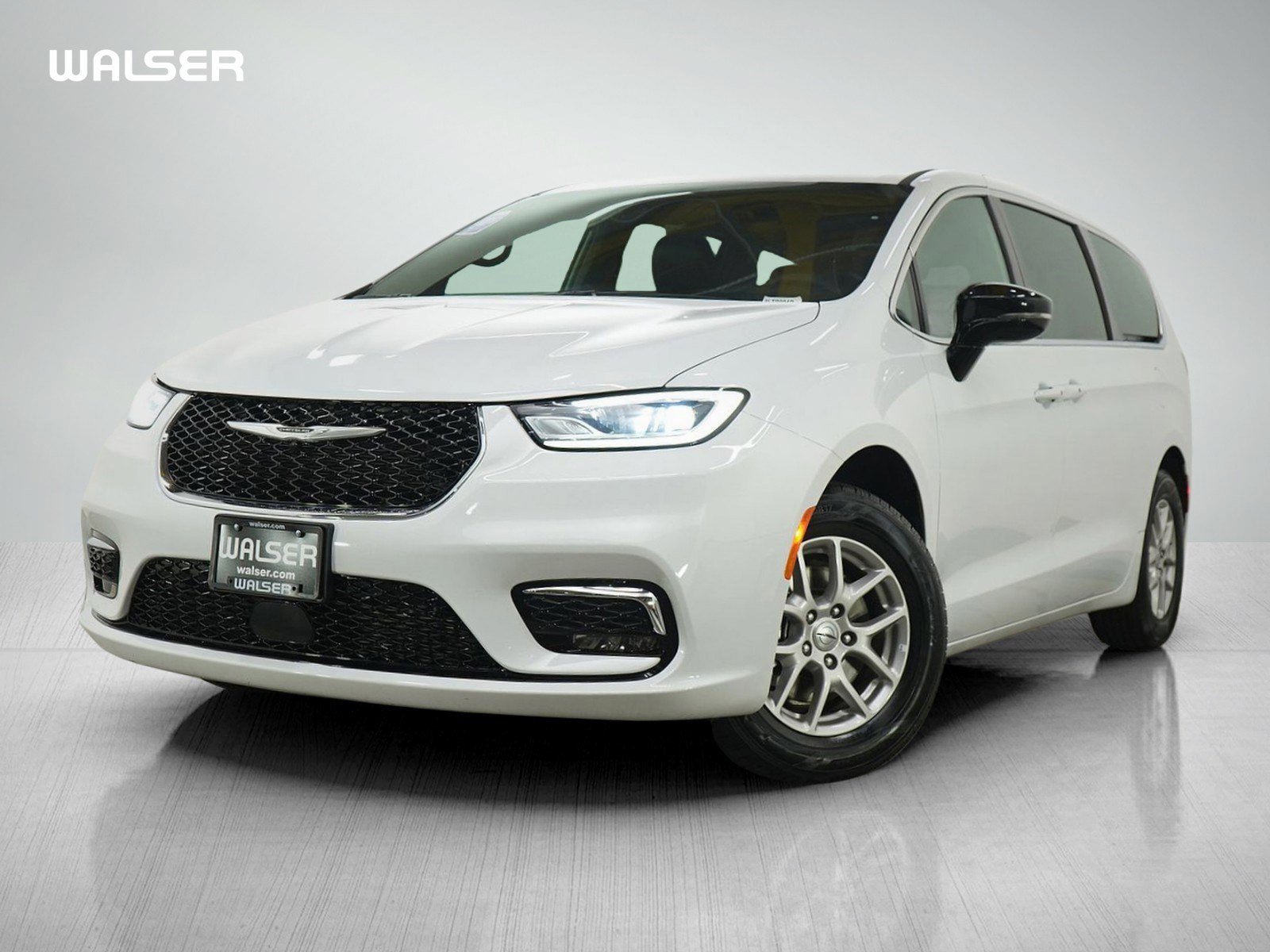 Used 2025 Chrysler Pacifica Select