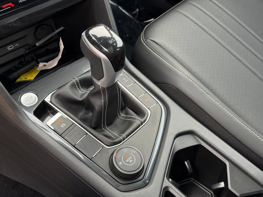 Certified 2023 Volkswagen Tiguan SE R-Line AWD/4WD image 20