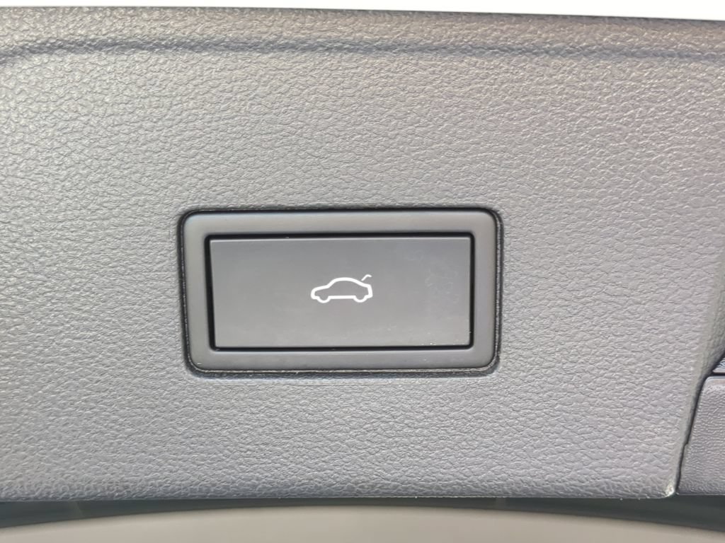 Certified 2024 Volkswagen Atlas Peak Edition SE AWD/4WD image 10