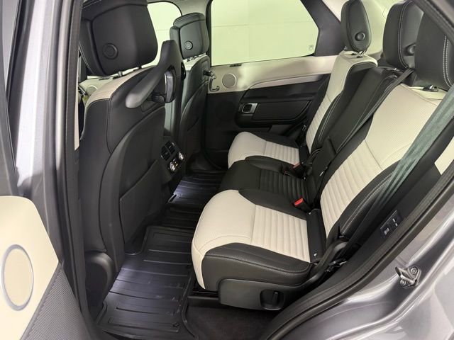 New 2026 Land Rover Discovery Limited Edition image 29