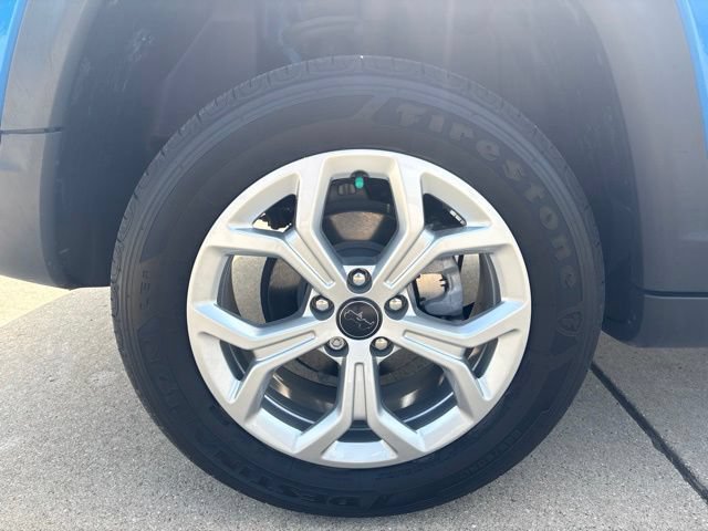 Used 2025 Jeep Compass Latitude AWD/4WD image 10